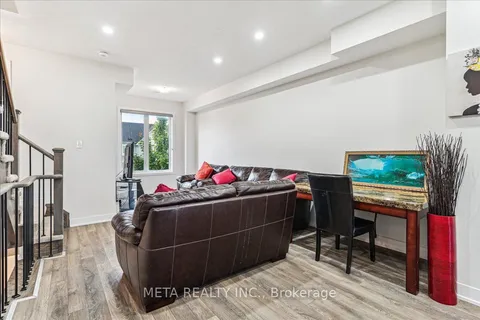 33 Donald Fleming Way, Whitby, ON L1R 0N8