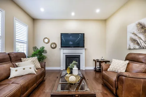 2A Grayson Rd, Ajax, ON L1Z 1E4