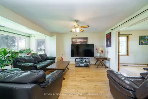 4220 Lakeshore Rd, Clarington, ON L1B 0H1