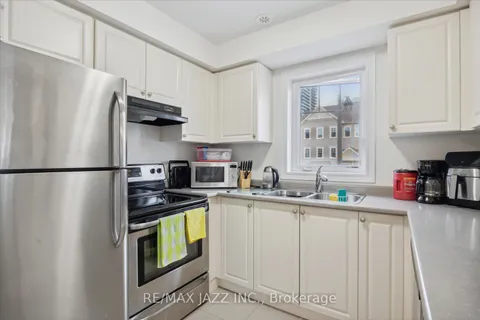 71 Far North Crt, Oshawa, ON L1L 0J5