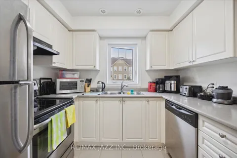71 Far North Crt, Oshawa, ON L1L 0J5