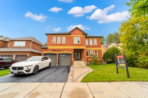 12 William Davidson St, Whitby, ON L1R 2J2