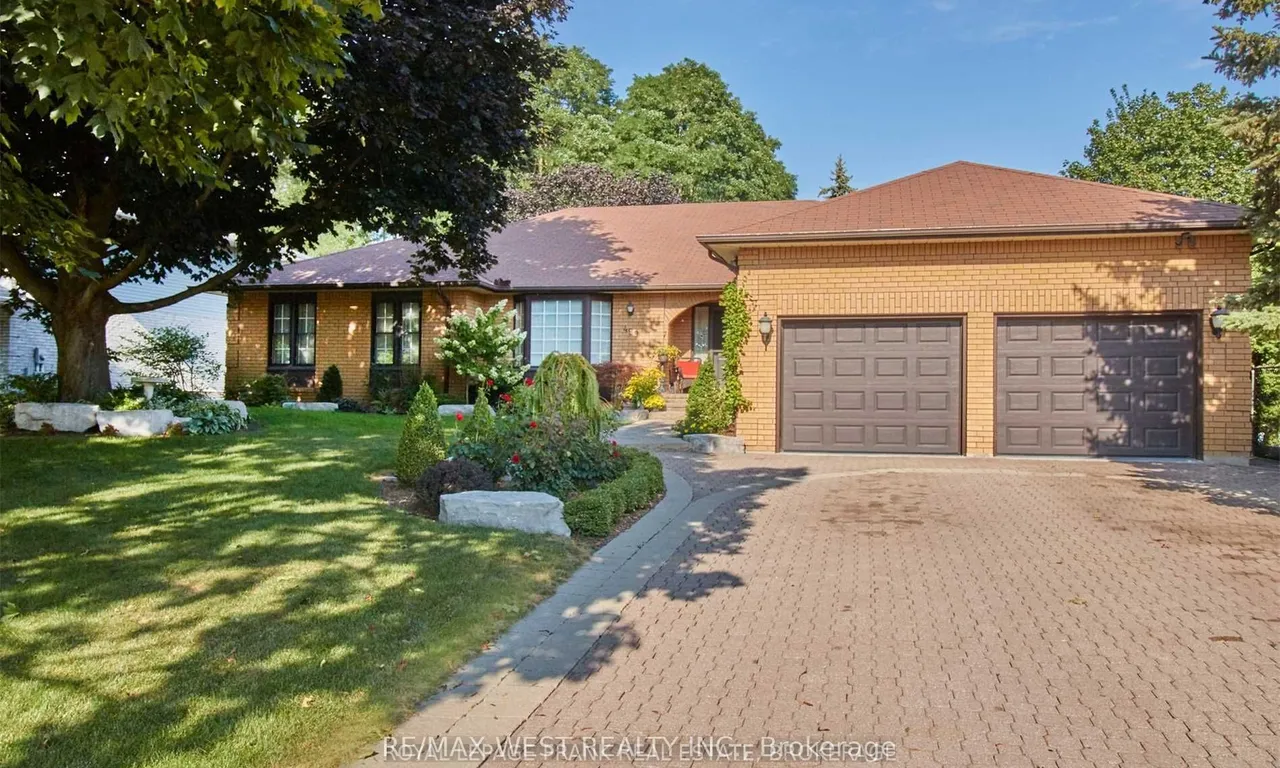 499 Reynolds St, Whitby, ON L1N 6H4