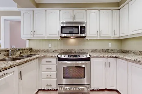 499 Reynolds St, Whitby, ON L1N 6H4
