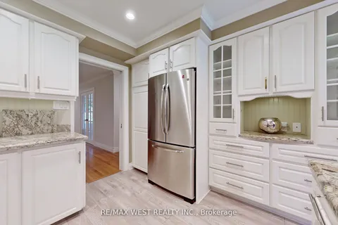 499 Reynolds St, Whitby, ON L1N 6H4