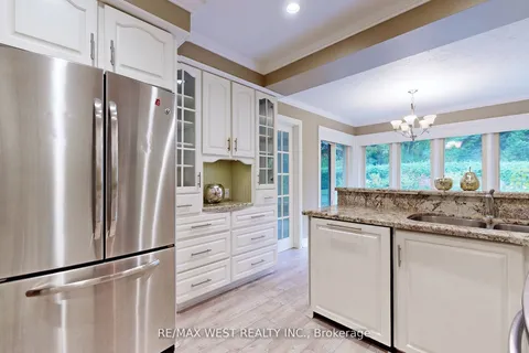 499 Reynolds St, Whitby, ON L1N 6H4