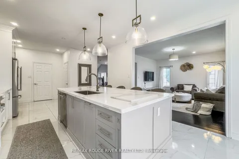 18 Harkness Dr, Whitby, ON L1R 0C3