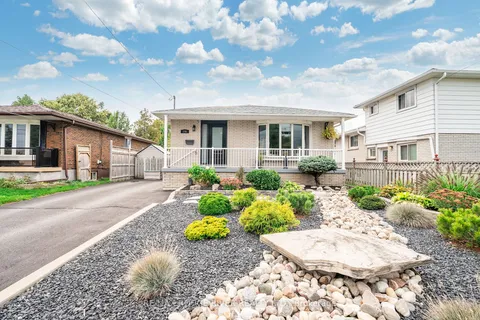 296 Harmony Rd, Oshawa, ON L1G 6L5