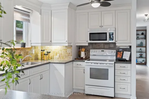 296 Harmony Rd, Oshawa, ON L1G 6L5