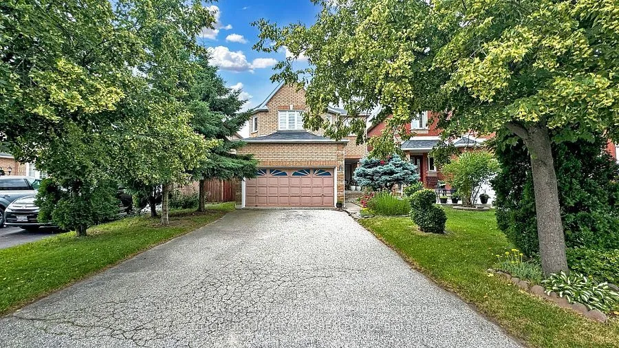 1452 Sandhurst Cres, Pickering, ON L1V 6Y8