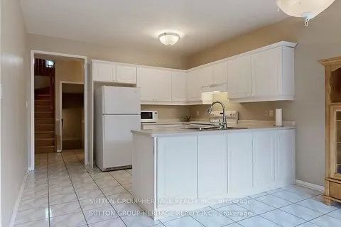 1452 Sandhurst Cres, Pickering, ON L1V 6Y8