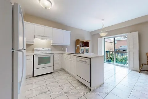 1452 Sandhurst Cres, Pickering, ON L1V 6Y8
