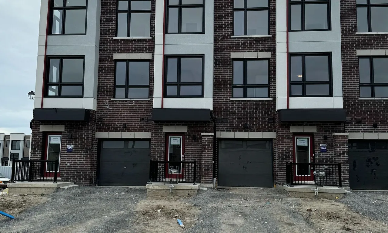 32 Pegler St, Ajax, ON L1S 7M3