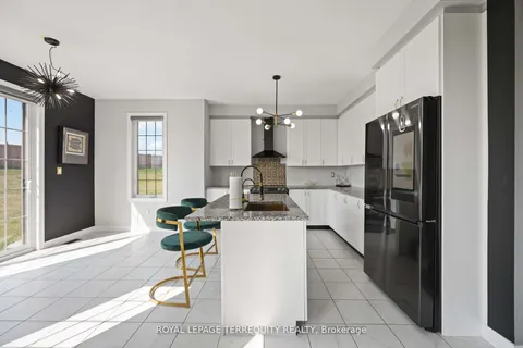 316 Windfields Farm Dr, Oshawa, ON L1L 0M3