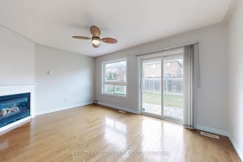 29 Pardon Ave, Whitby, ON L1P 1V1