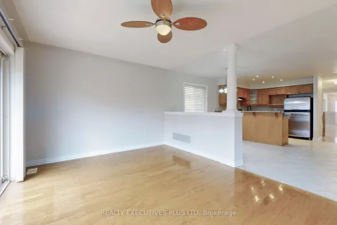 29 Pardon Ave, Whitby, ON L1P 1V1