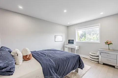 5 Gill Cres, Ajax, ON L1T 3Y9