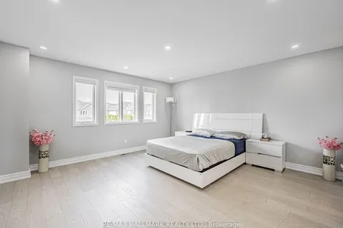 5 Gill Cres, Ajax, ON L1T 3Y9