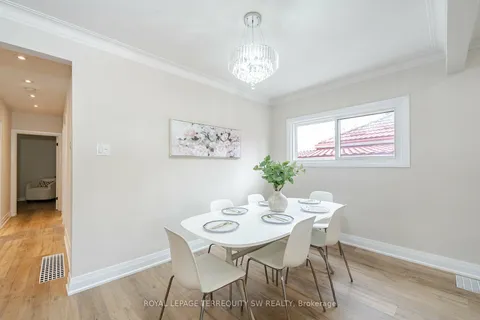 216 Flora Dr, Toronto, ON M1P 1A9