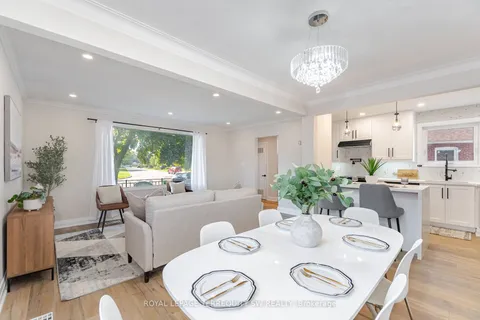 216 Flora Dr, Toronto, ON M1P 1A9