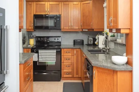 22 Botany Hill Rd, Toronto, ON M1G 3K3