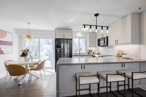 4075A Lawrence Ave, Toronto, ON M1E 2R6