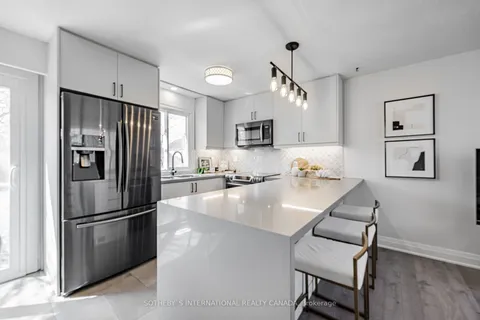 4075A Lawrence Ave, Toronto, ON M1E 2R6