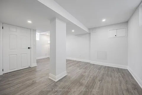 4075A Lawrence Ave, Toronto, ON M1E 2R6