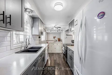 16 Hartsfield Dr, Clarington, ON L1E 1M5