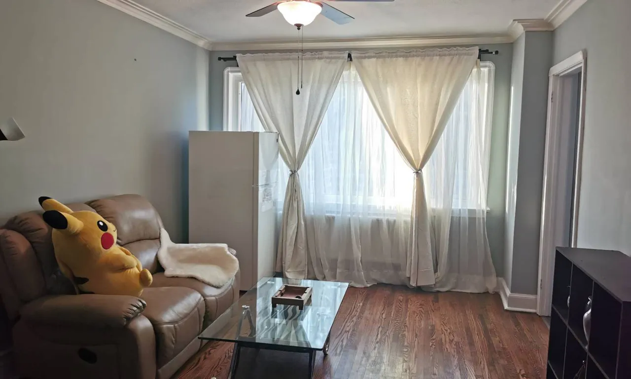 2421 Gerrard St, Toronto, ON M4E 2G1