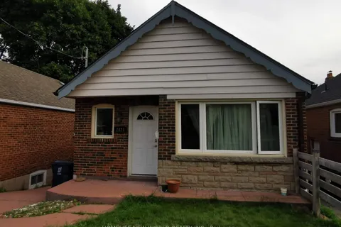 2421 Gerrard St, Toronto, ON M4E 2G1