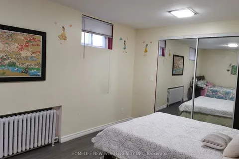 2421 Gerrard St, Toronto, ON M4E 2G1