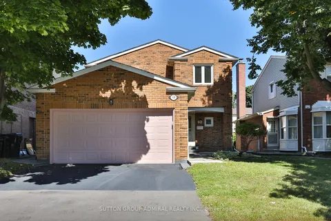 40 Longbow Sq, Toronto, ON M1W 2W7