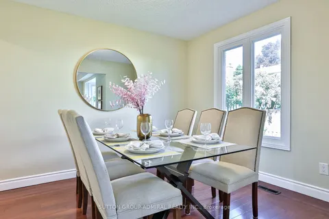 40 Longbow Sq, Toronto, ON M1W 2W7