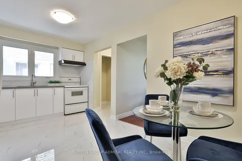 40 Longbow Sq, Toronto, ON M1W 2W7