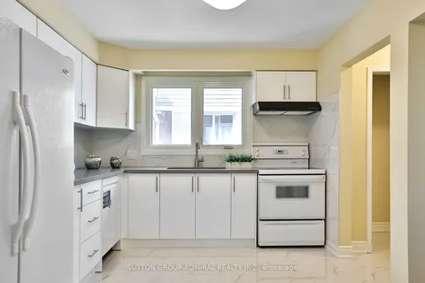 40 Longbow Sq, Toronto, ON M1W 2W7