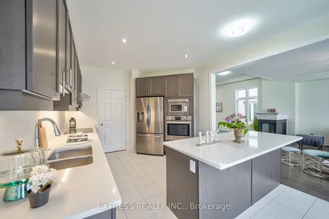 6 Morley Cres, Whitby, ON L1R 0P1