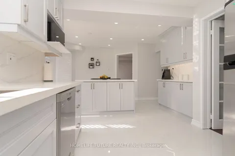 207 Mossbrook Sq, Pickering, ON L1V 6P8