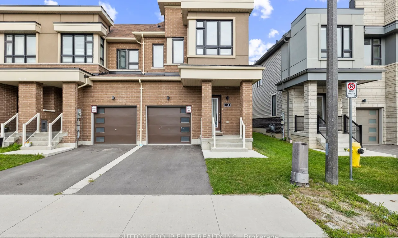 31 Caspian Sq, Clarington, ON L1C 3K5