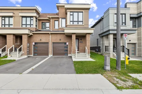 31 Caspian Sq, Clarington, ON L1C 3K5