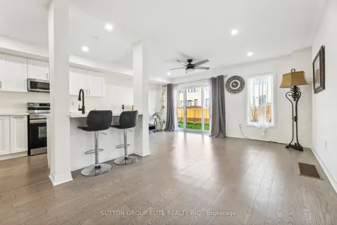 31 Caspian Sq, Clarington, ON L1C 3K5