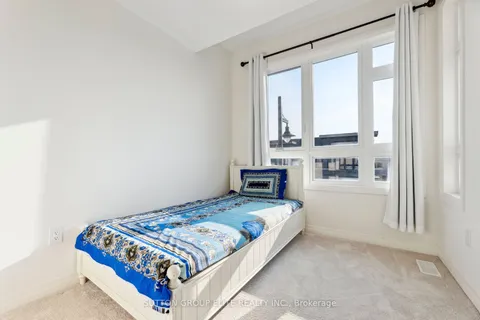 31 Caspian Sq, Clarington, ON L1C 3K5