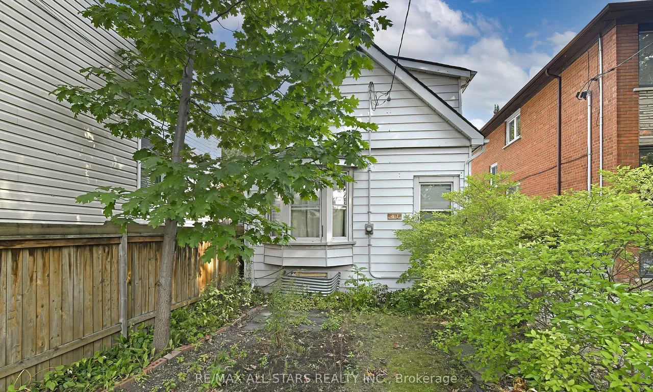 41 Norwood Rd, Toronto, ON M4E 2S2