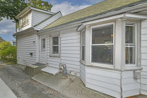 41 Norwood Rd, Toronto, ON M4E 2S2