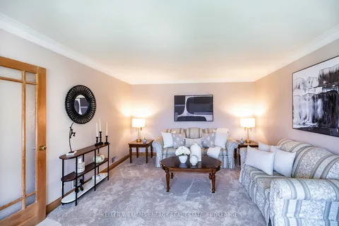 329 Malaga Rd, Oshawa, ON L1J 1N6