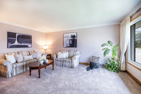 329 Malaga Rd, Oshawa, ON L1J 1N6