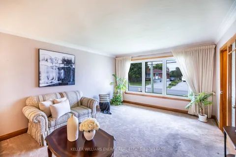 329 Malaga Rd, Oshawa, ON L1J 1N6