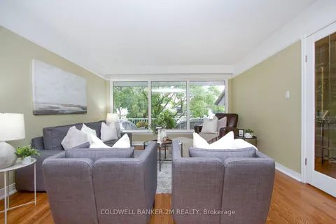 204 Madawaska Ave, Oshawa, ON L1J 1E5