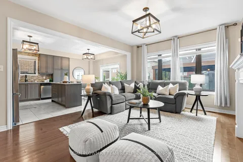 898 Groveland Ave, Oshawa, ON L1K 0W1