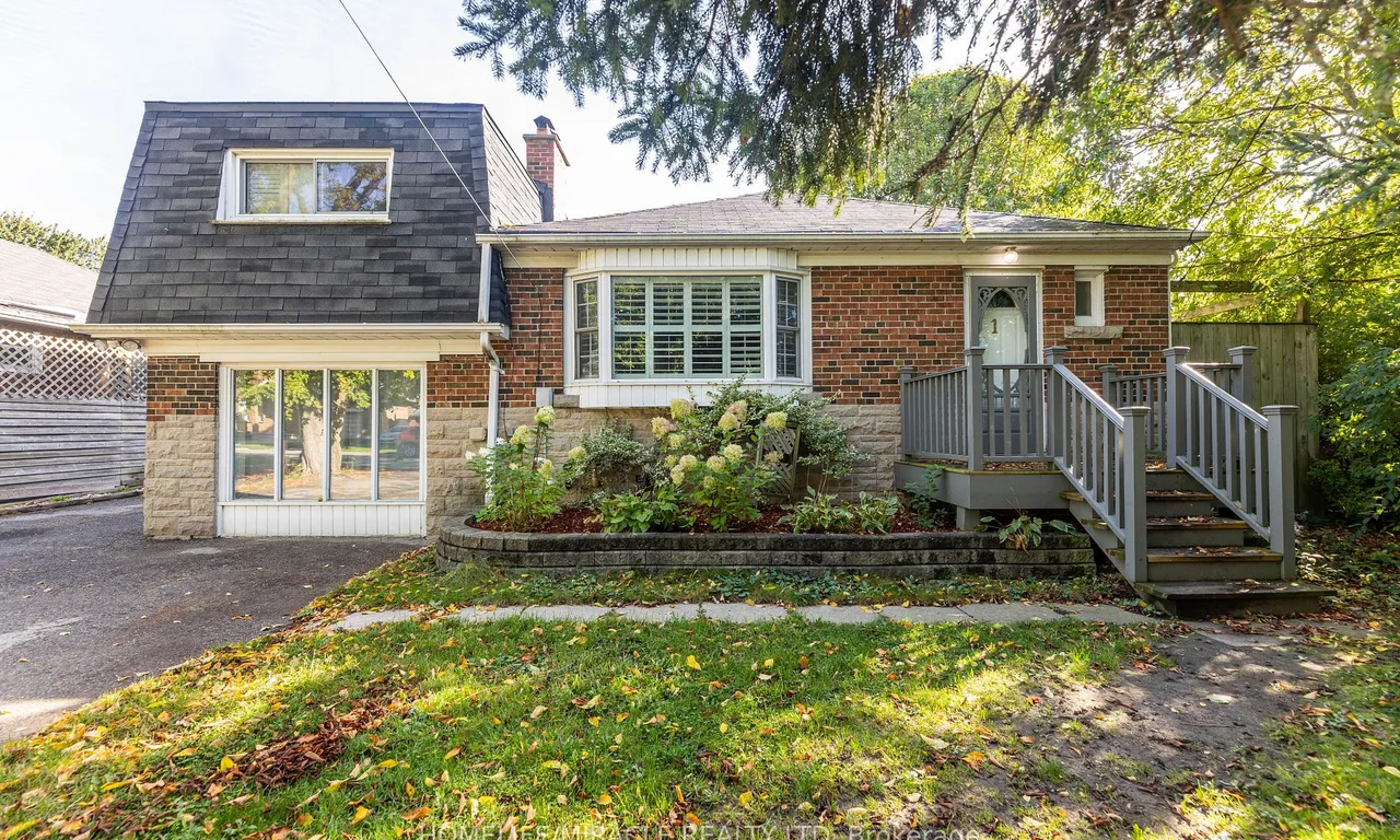 1 Lowell Ave, Toronto, ON M1M 3M7